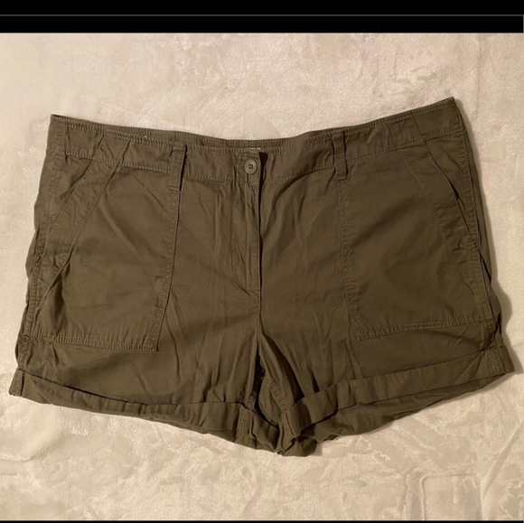 Bundle of size 14 Loft shorts. - Picture 3 of 9